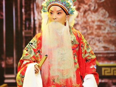 王珮瑜《传承中国》京剧首秀 扮相俊秀韵味足