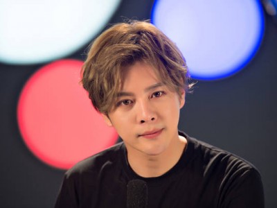 《超次元偶像》播出 徐海乔靳东演技大PK