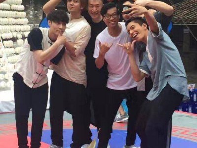 全明星综艺推迟至22点播 黄金档都是明星配素人