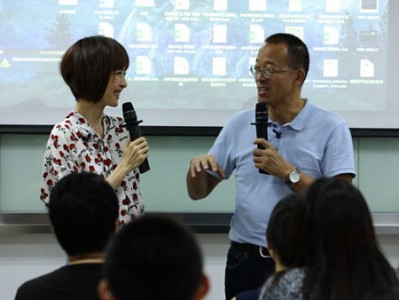 《大咖一日行》俞敏洪调侃雷军英文 展示董事长办公室