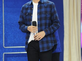 《快本》陈飞宇为营救“舅舅”何炅 矫健“飞窗”