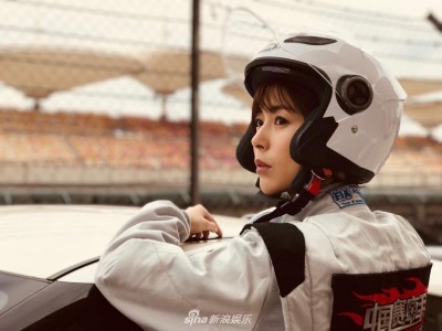 《中国赛车手》首播 卢杉首登赛道剪短发俏皮又帅气
